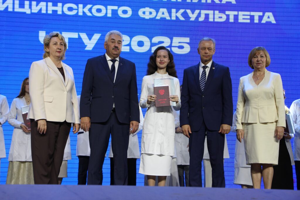 Торжественная церемония вручения диплома врача - выпускника медицинского факультета ЧГУ 2025 (Фоторепортаж)